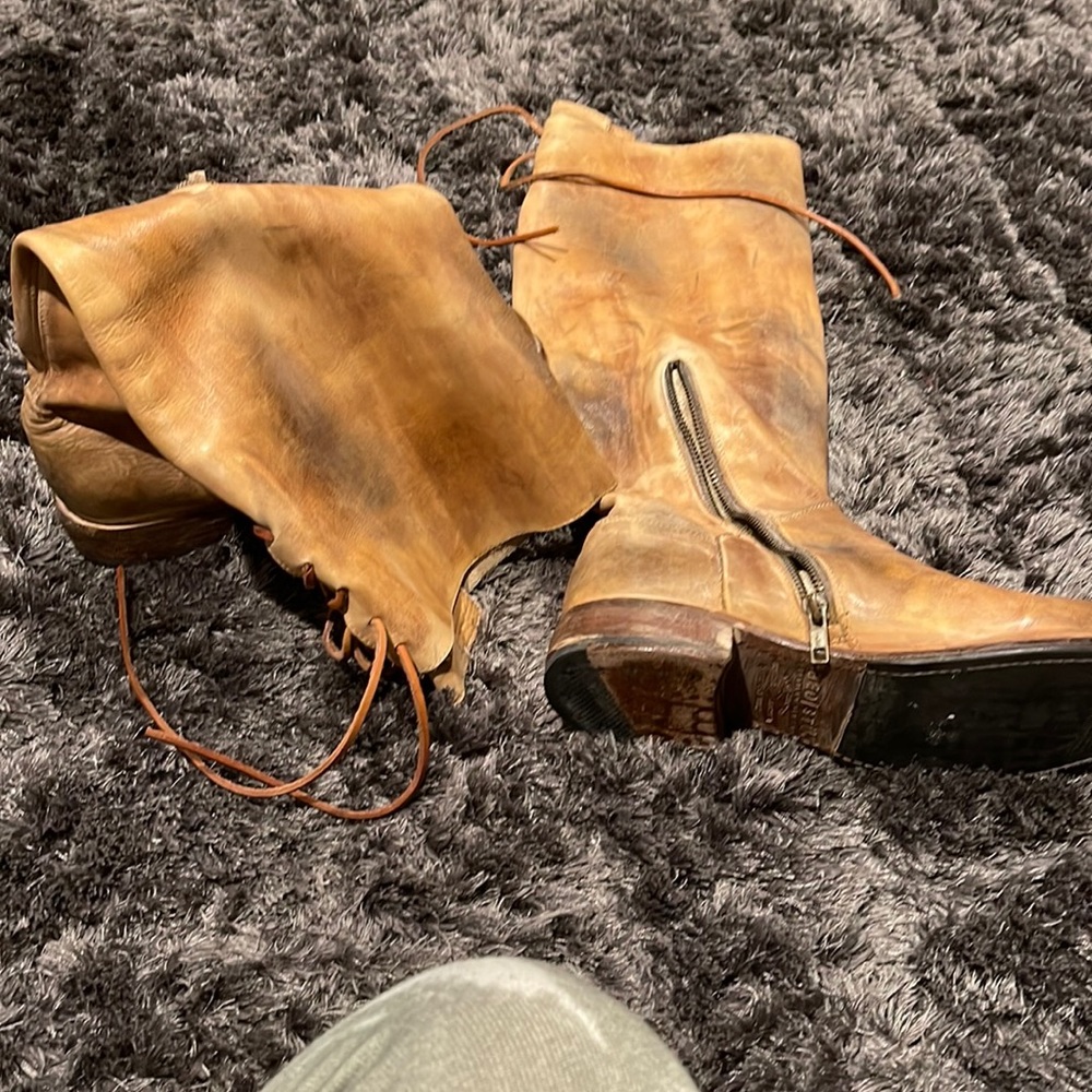 Flat lace to the back comfortable Tan boot.